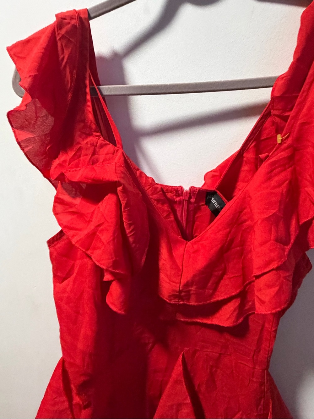 PrettyLittleThing Red Ruffle High-Low Maxi Dress - Picture 7 of 9